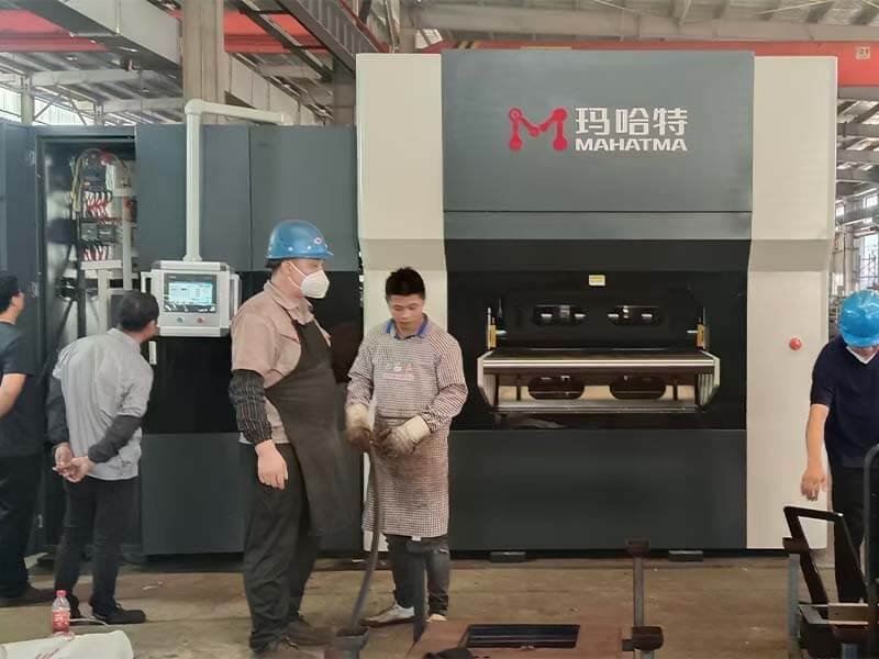 Hydraulic leveling machine